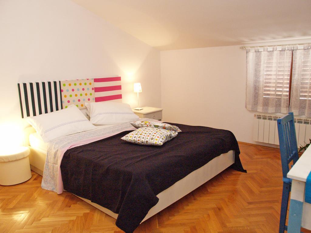Family Friendly Apartments Pula Phòng bức ảnh