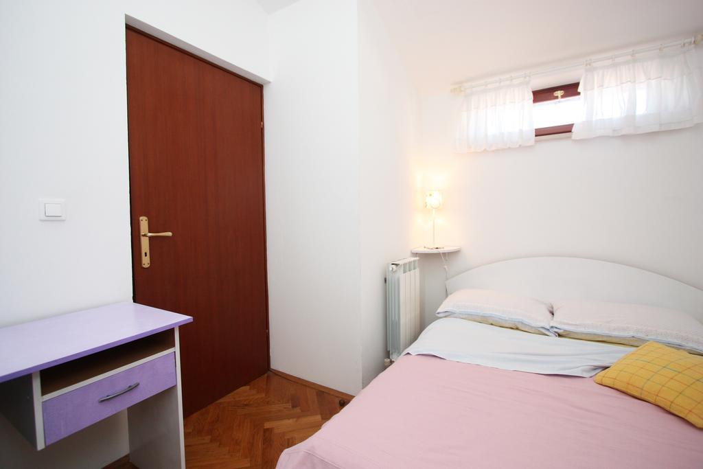 Family Friendly Apartments Pula Phòng bức ảnh