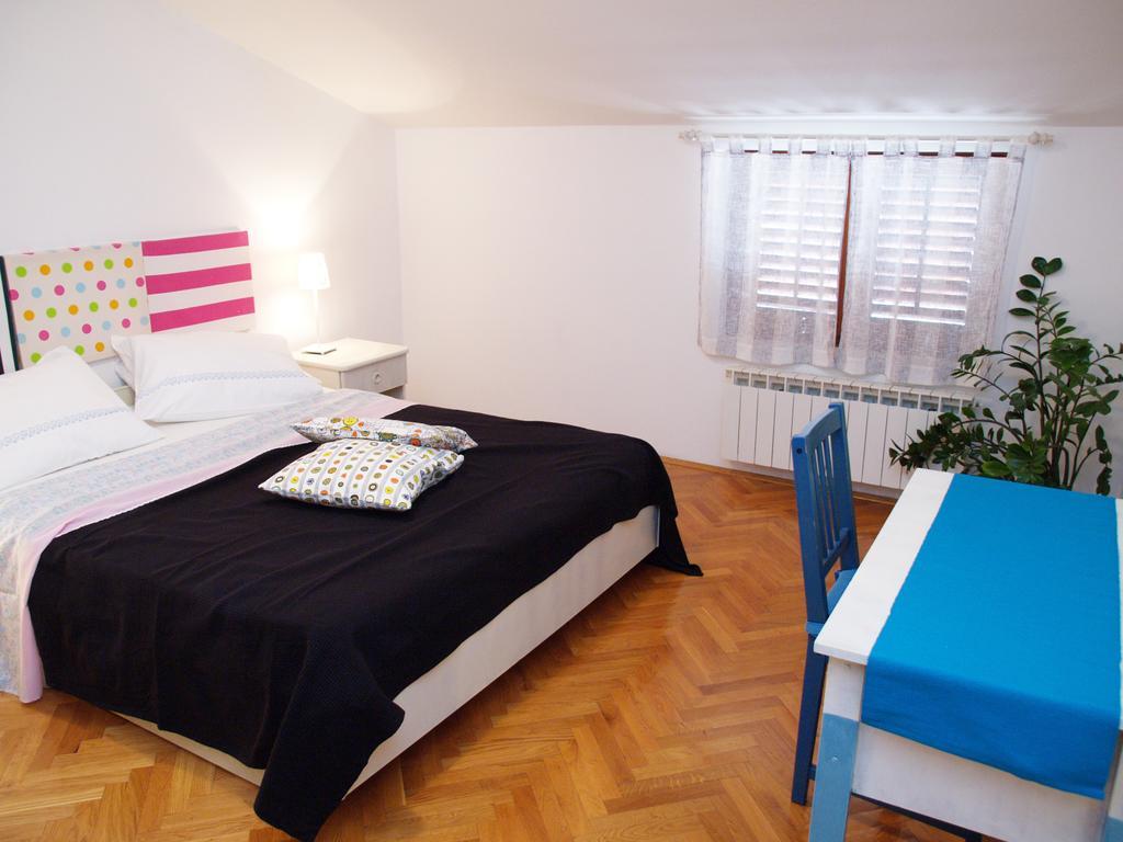 Family Friendly Apartments Pula Phòng bức ảnh