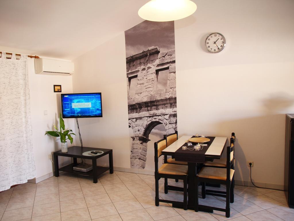 Family Friendly Apartments Pula Phòng bức ảnh