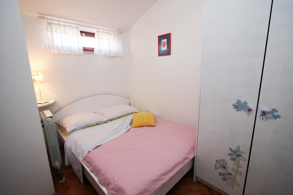 Family Friendly Apartments Pula Phòng bức ảnh