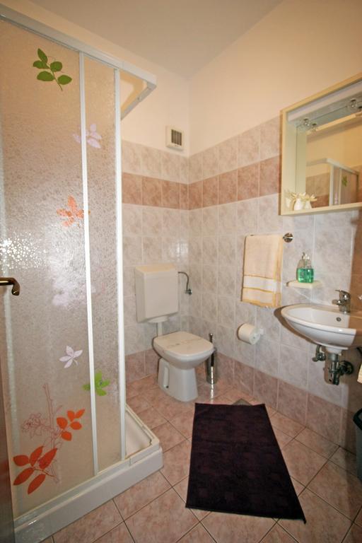 Family Friendly Apartments Pula Phòng bức ảnh